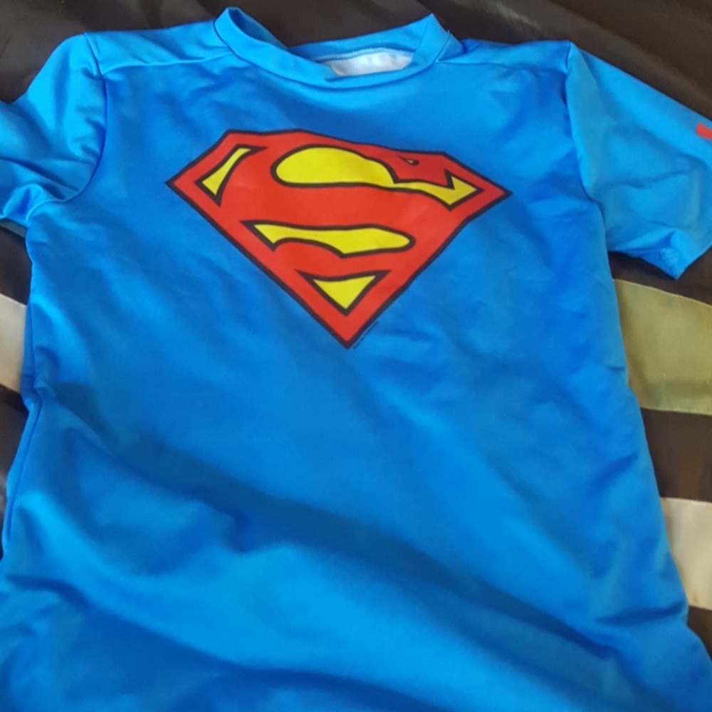 Boy's Under Armour  Super man logo t-shirt.
